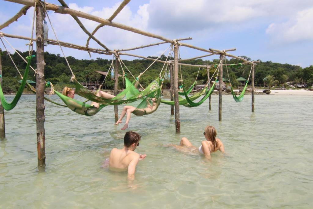 Auberge de jeunesse Mad Monkey Koh Rong Samloem à Koh Rong Sanloem Extérieur photo